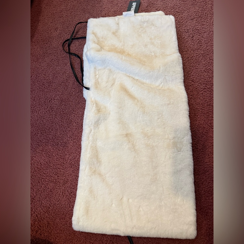 Apparis Soft Cream Faux Fur Accessory